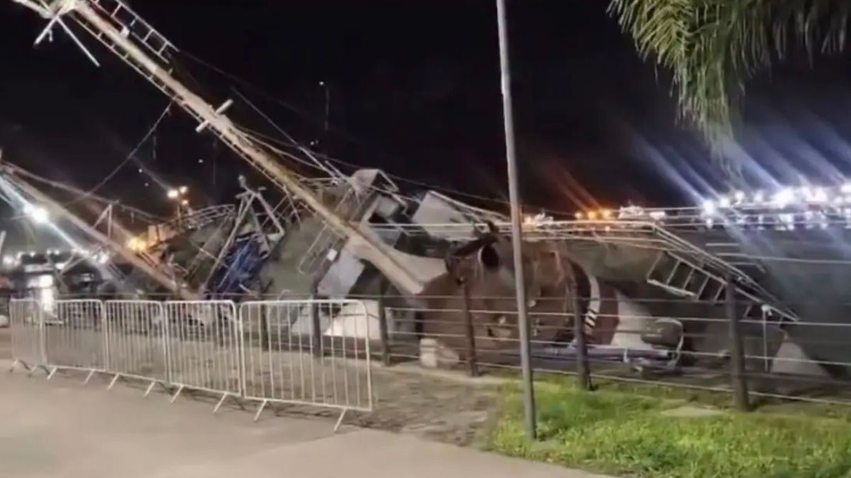 Navio de pesquisa inclina no cais do Parque Valongo, em Santos