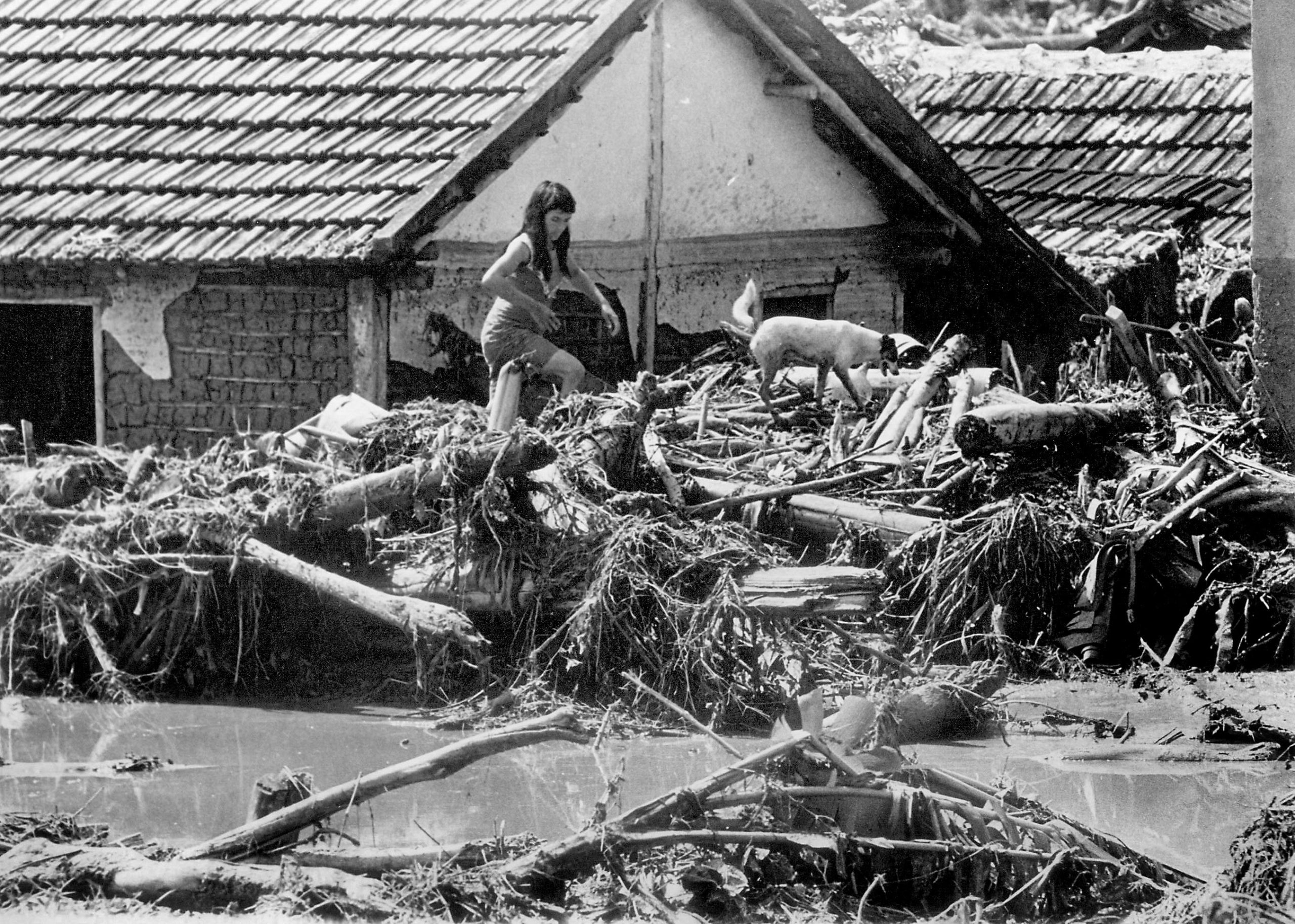 Caraguatatuba lamenta vítimas da maior catástrofe de sua história