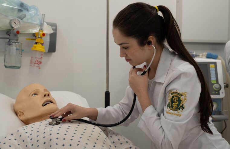 Concurso Unoeste Guarujá oferece 290 bolsas de estudo
