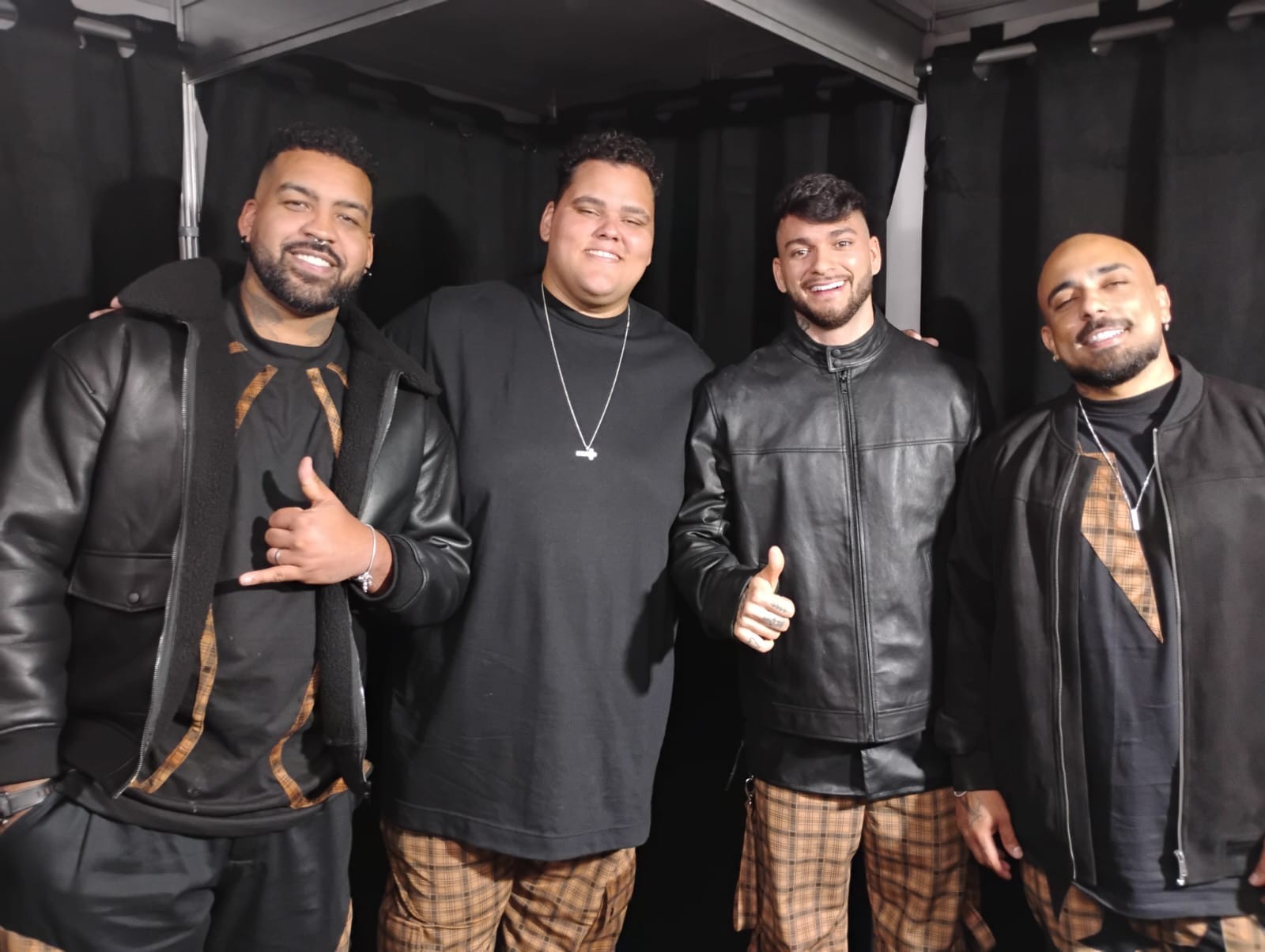 Belo, Seu Jorge e MC Tuto em festa em São Sebastião e Lorena