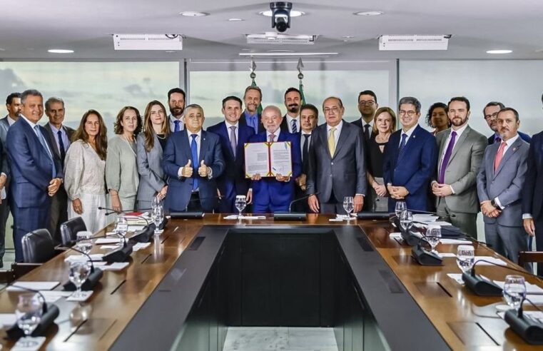 Lula sanciona lei que acaba com auxílio reclusão para facções