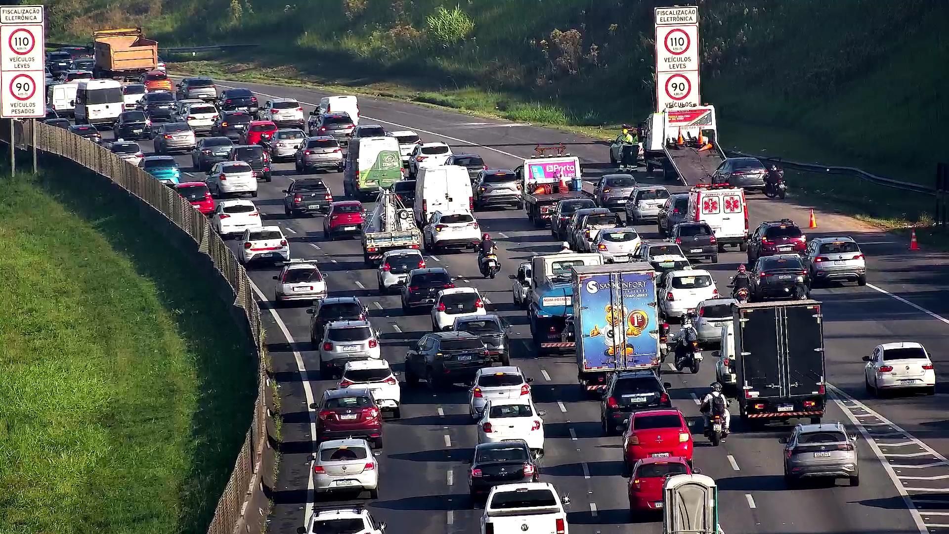 Congestionamento na serra de Santos afeta rotas importantes