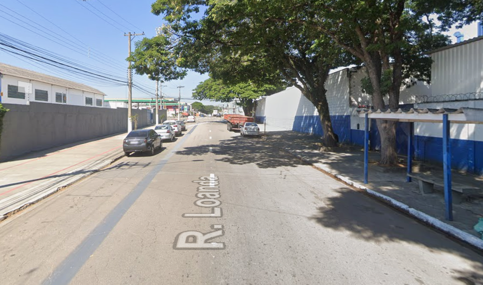 Jovem é esfaqueado em bar após reclamar de homem urinando