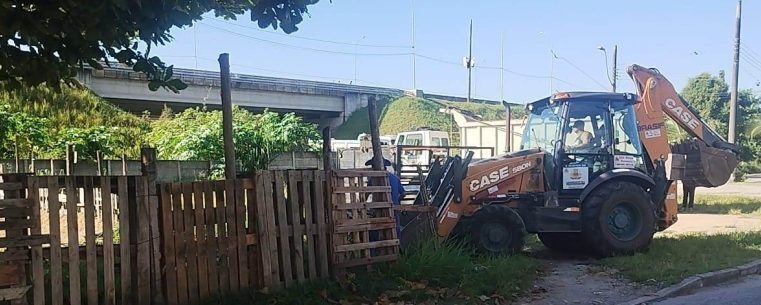 Prefeitura de Caraguatatuba impede invasão de área pública