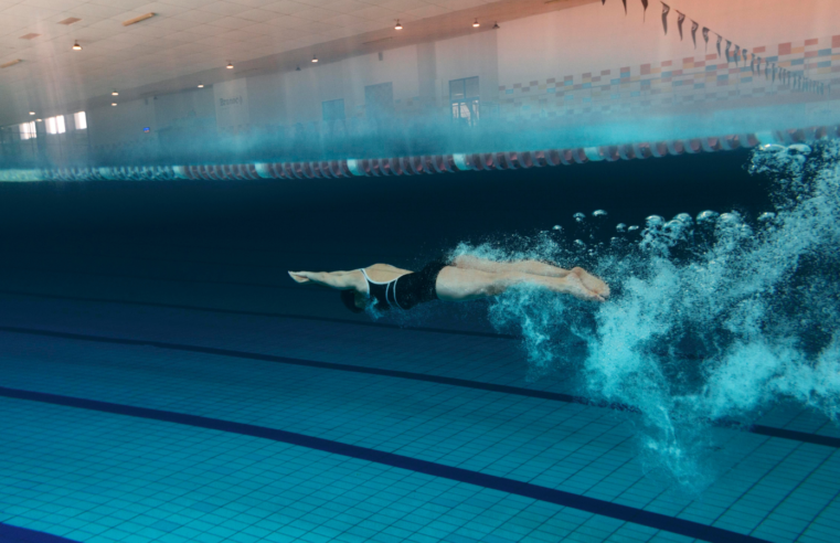 Natação é melhor que corrida para saúde do coração
