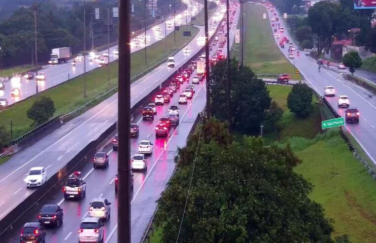 Fila no trecho Anchieta e Imigrantes afeta viagem a São Paulo