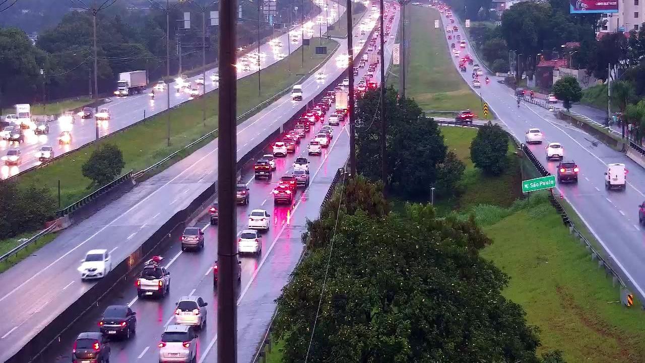 Fila no trecho Anchieta e Imigrantes afeta viagem a São Paulo