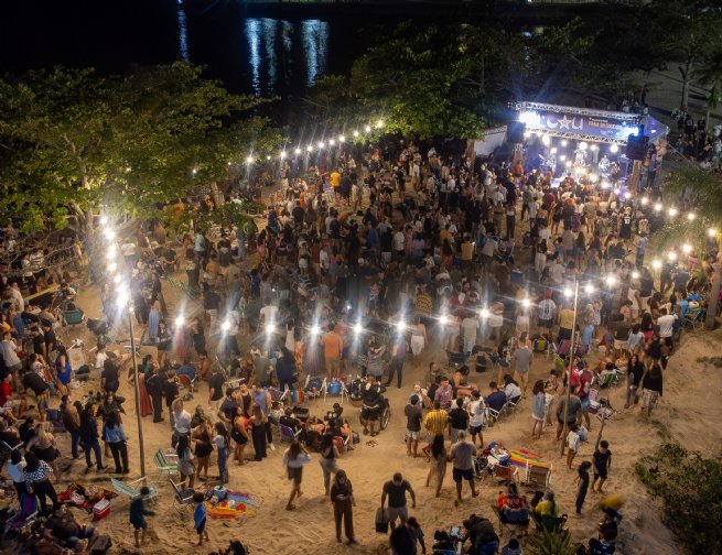 Luau Enseada agita Páscoa em São Sebastião