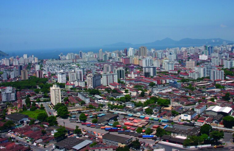 Cidade do litoral de SP é a única do país na qual maioria da população vive em apartamentos; saiba qual