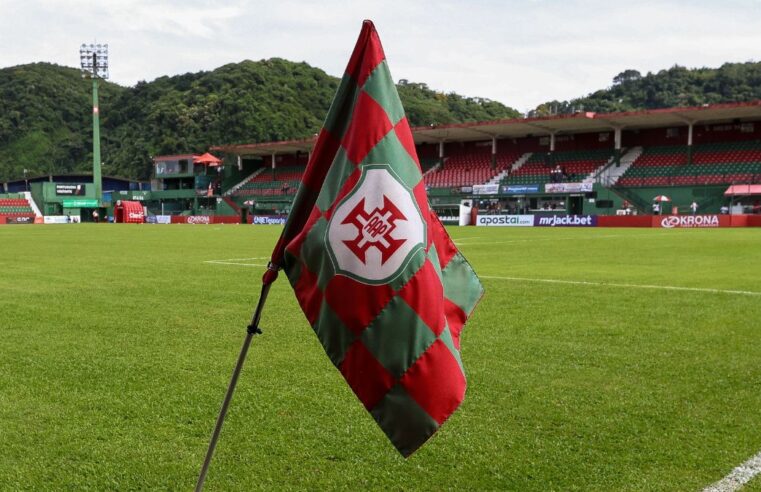 Portuguesa Santista lança departamento de futebol feminino