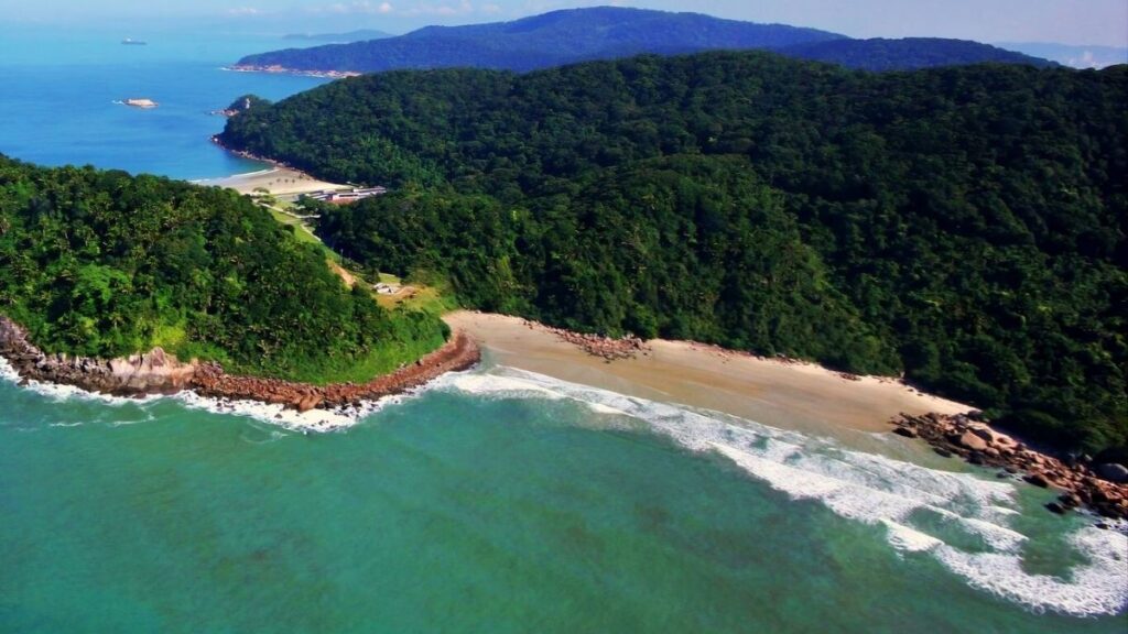 Praia do Bueno: de acesso restrito e cuidada pelo Exército Brasileiro