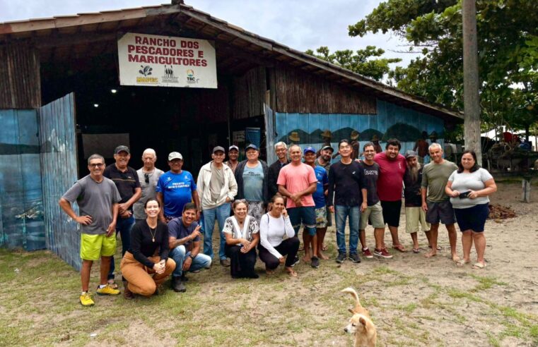 Prefeitura e comunidade pesqueira oficializam uso de ranchos em Caraguatatuba