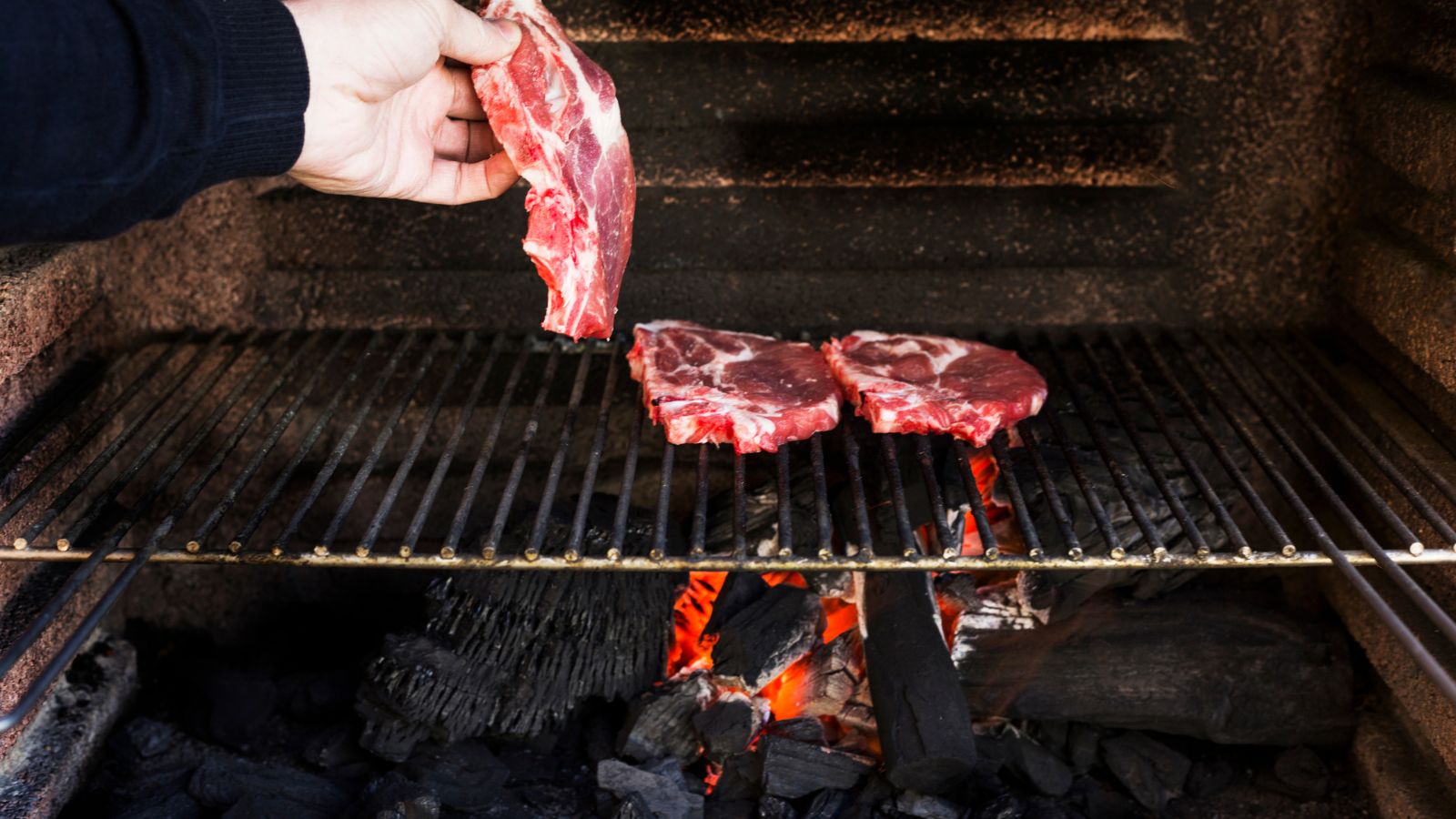 Sal no carvão: segredo simples para deliciosas carnes