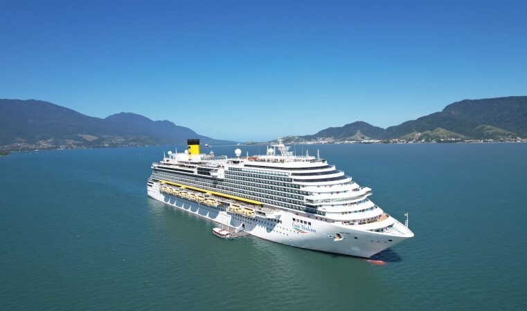 Navio Costa Diadema chega à reta final em Ilhabela