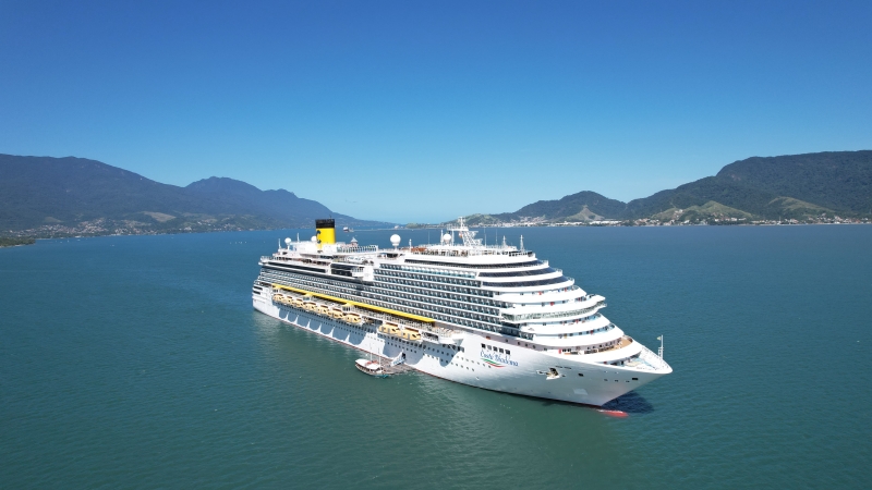 Navio Costa Diadema chega à reta final em Ilhabela