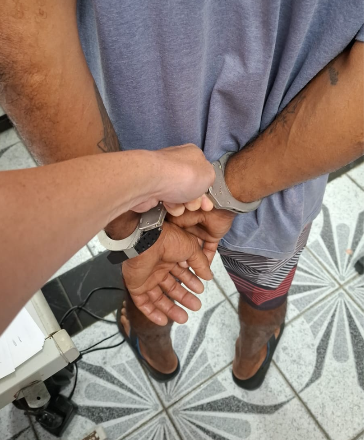 Polícia prende um dos envolvidos na morte de um jovem de 18 anos ocorrida neste sábado(18) na avenida da praia de Caraguatatuba