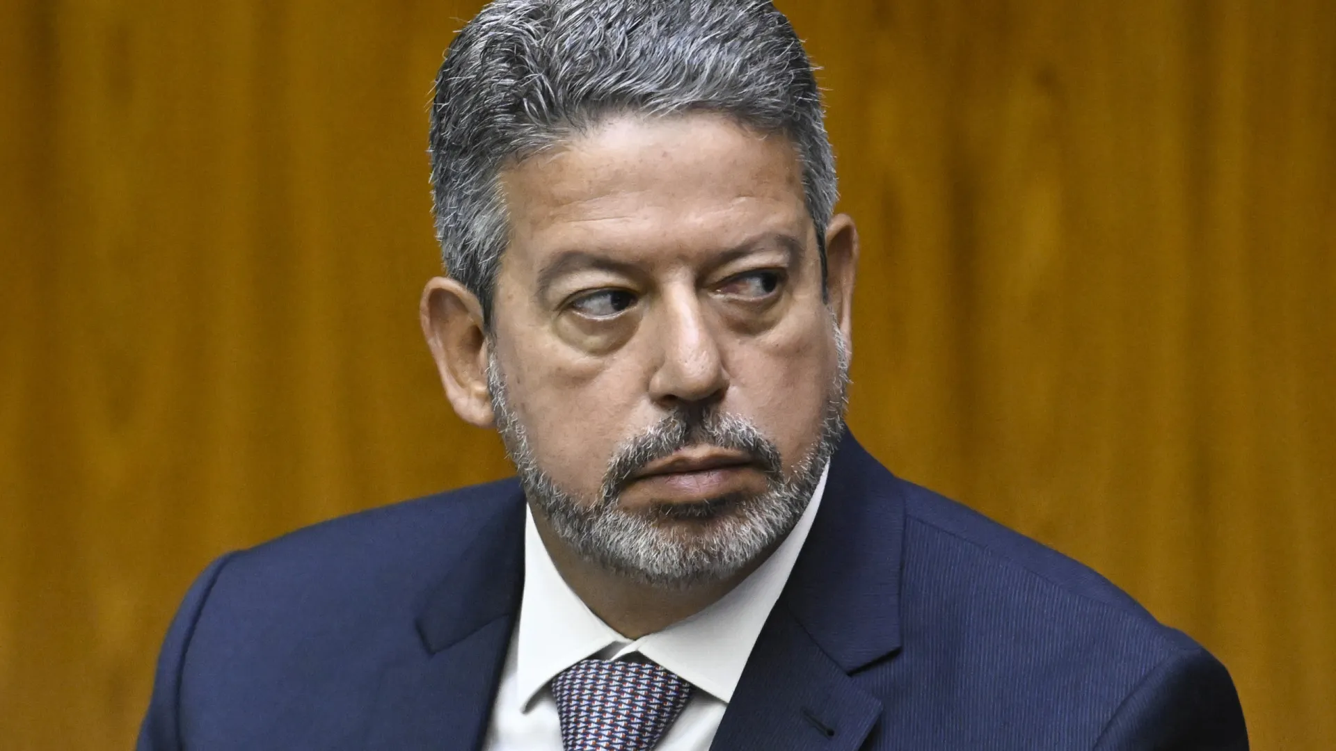 Lira compra jatinho de US$ 1 milhão em grande negócio