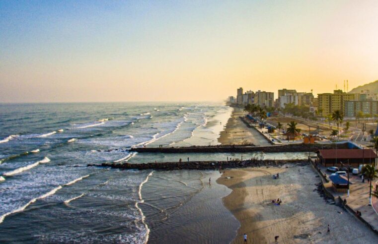 Praia do Centro em Mongaguá é destino de veraneio