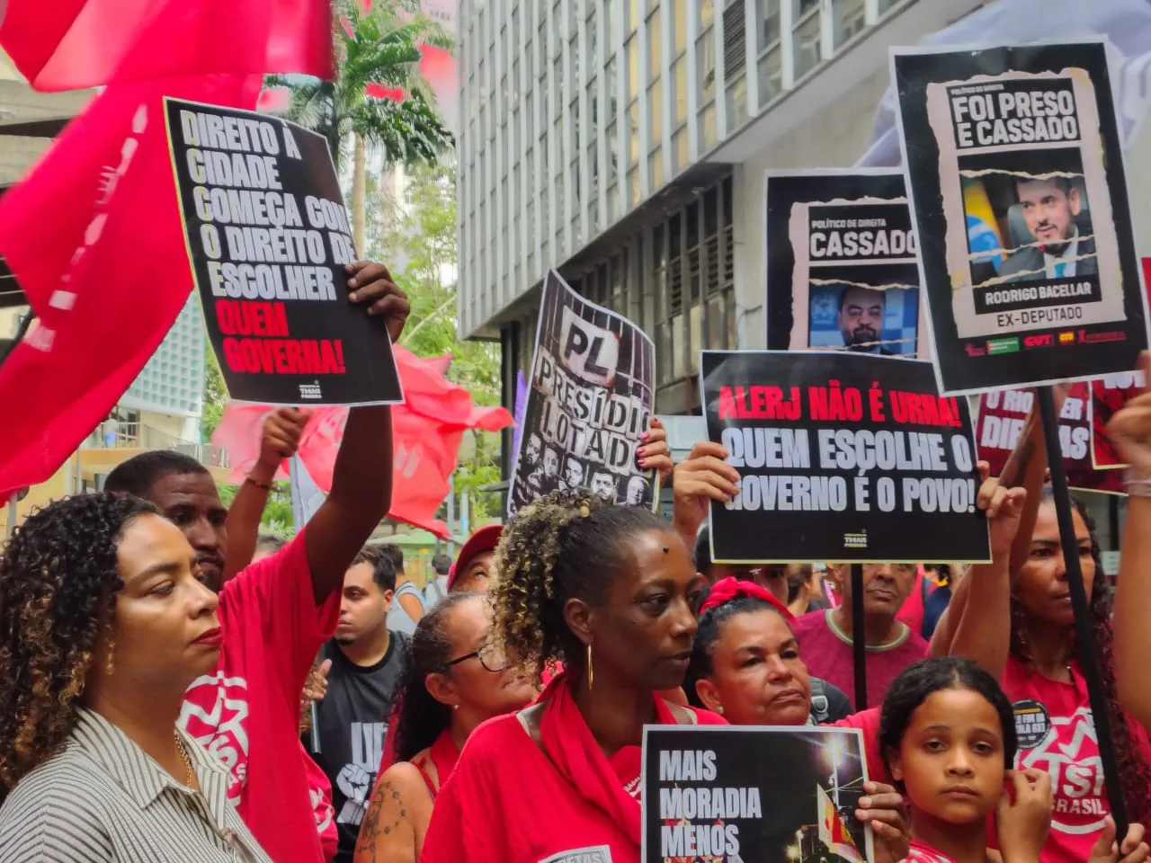 Populares fazem ato em defesa do voto direto no Rio