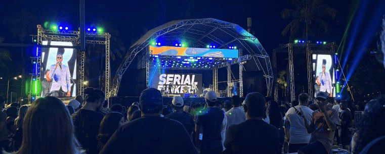 Caraguatatuba reúne 50 mil pessoas em show aéreo