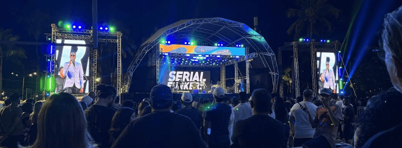 Caraguatatuba reúne 50 mil pessoas em show aéreo