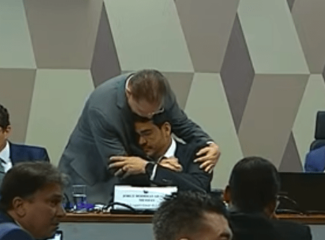 Sóstenes Cavalcante abraça Messias na sabatina