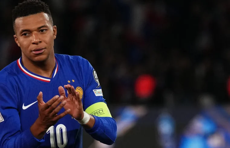 França assume liderança do ranking da Fifa