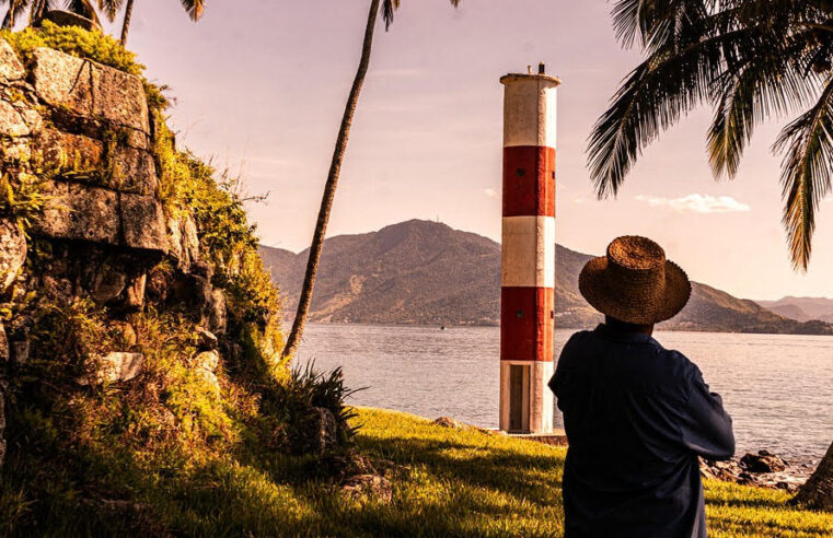 Faróis e Mar em RA: Cultura Caiçara Chama a Atenção em Escolas Locais