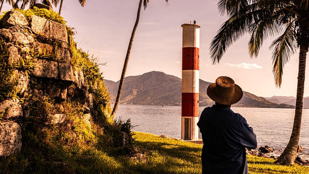 Faróis e Mar em RA: Cultura Caiçara Chama a Atenção em Escolas Locais