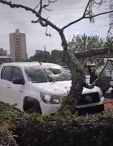 Granizo e alagamentos atacam São José dos Campos
