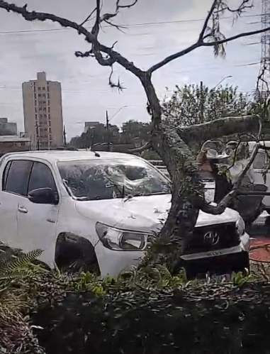 Granizo e alagamentos atacam São José dos Campos