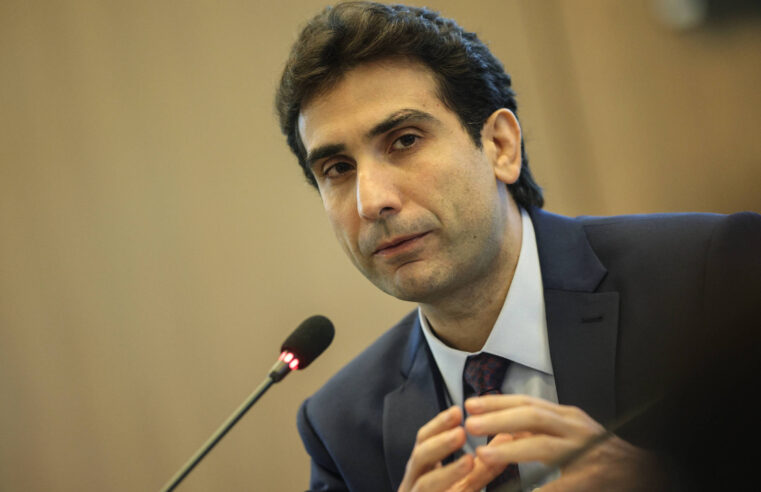 Governo prepara linha de crédito para médias empresas endividadas