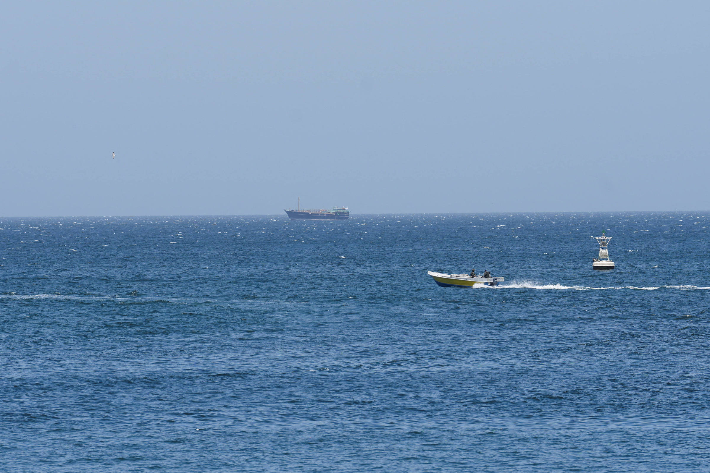 Tráfego de navios em Hormuz é baixo após anúncio de cessar-fogo