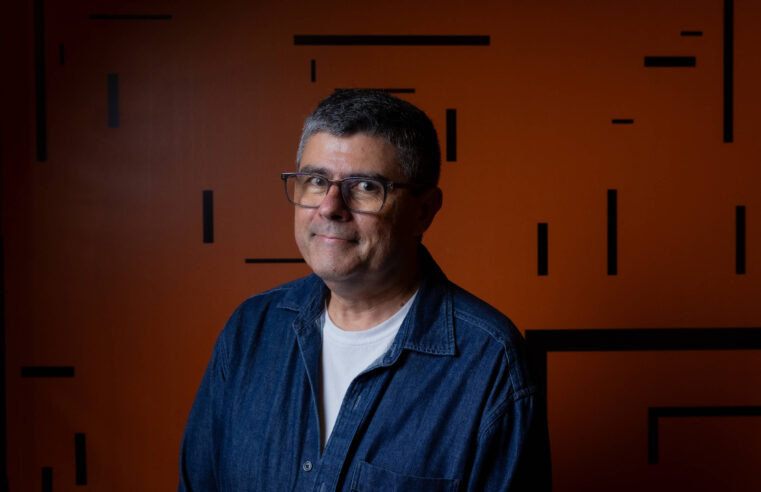 Marcelo Duarte recebe convidados em lançamento “O Álbum dos Álbuns de Figurinhas da Copa”