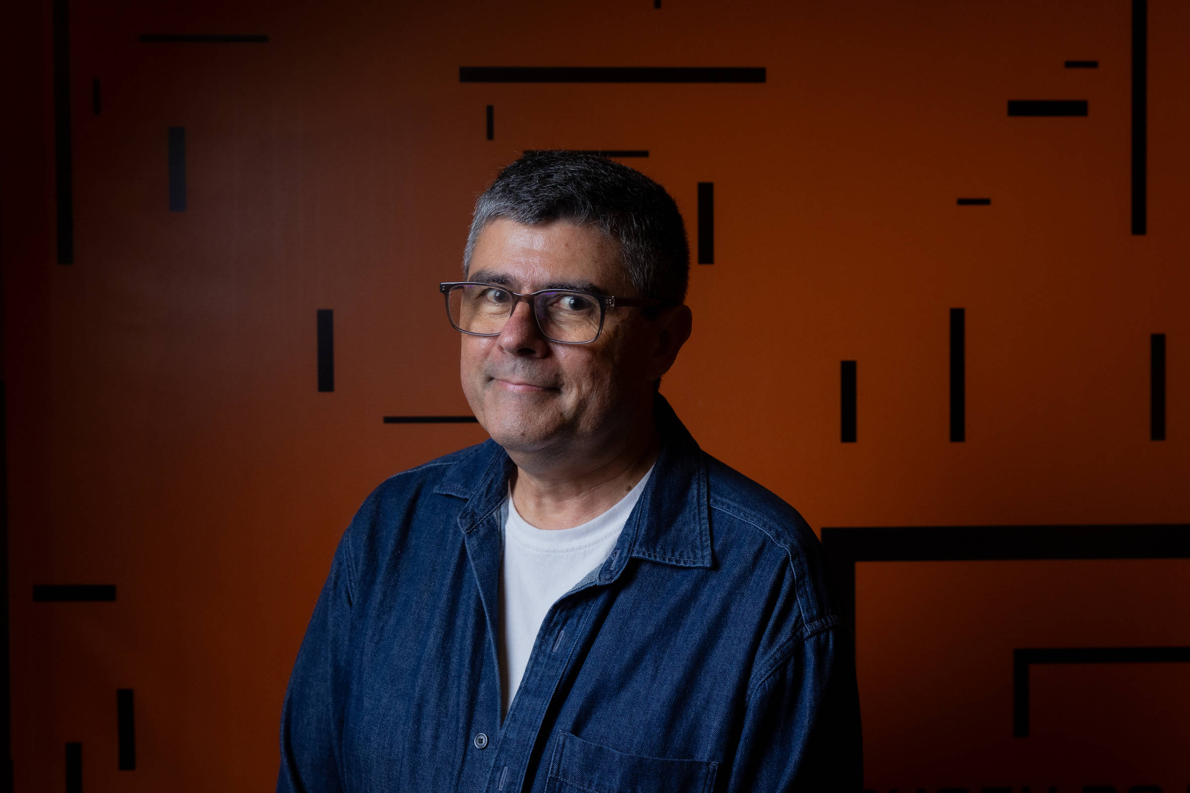 Marcelo Duarte recebe convidados em lançamento “O Álbum dos Álbuns de Figurinhas da Copa”