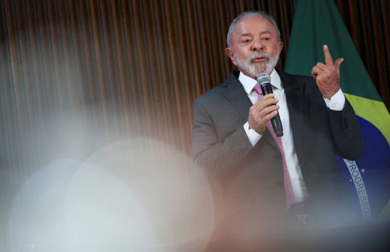 Lula diz que penduricalhos são promiscuidade e volta a criticar verbas do Congresso