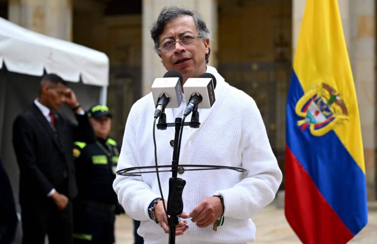 Equador ameaça romper relações com Colômbia após ofensas