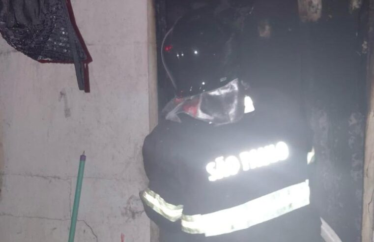 Incêndio destrói kitnet em Caraguatatuba