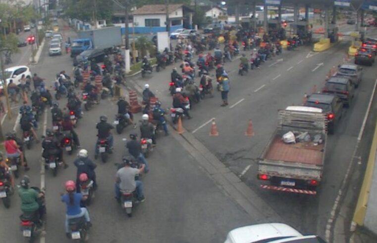 Usuários enfrentam demora em travessias do litoral paulista na manhã desta quinta (2)