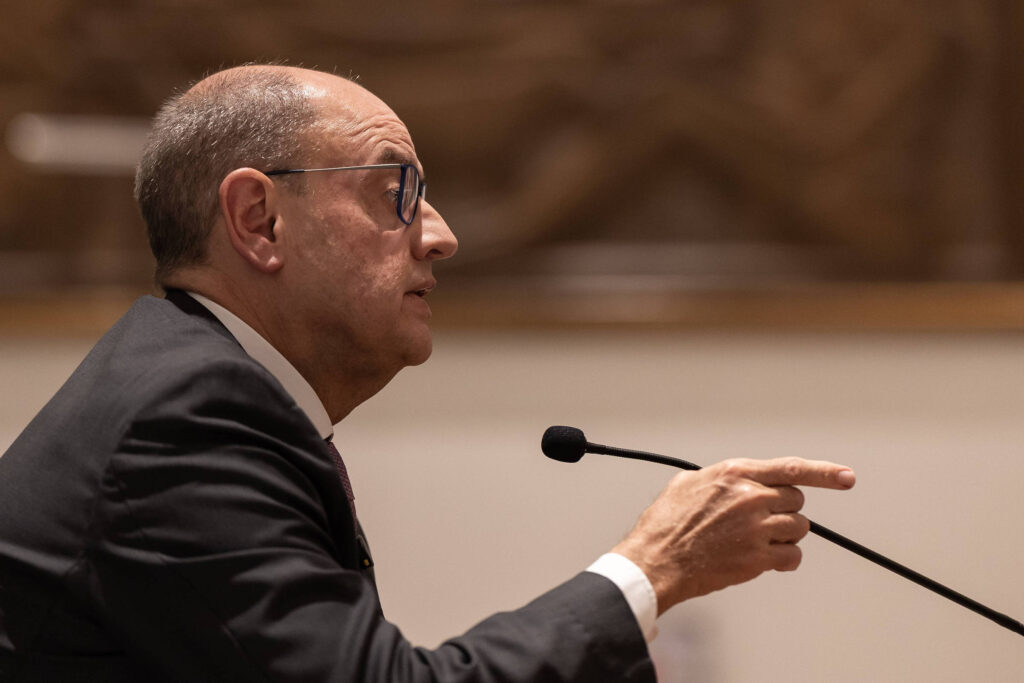 STF discute manter governador interino do RJ até outubro