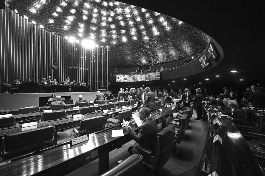 Líderes mundiais condenam leis que ameaçam a liberdade de expressão