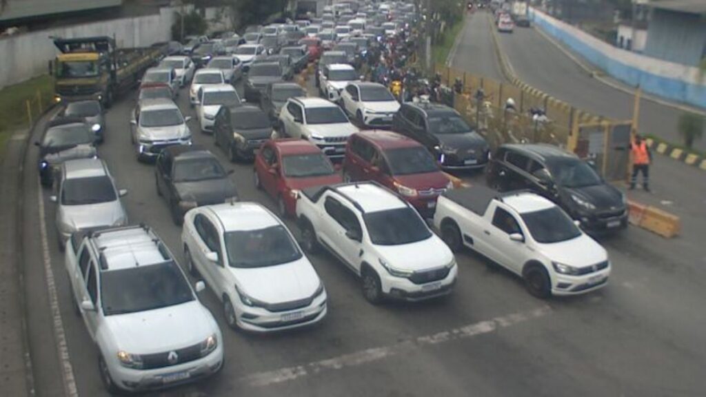 Travessias do litoral de SP são interrompidas na manhã desta quinta