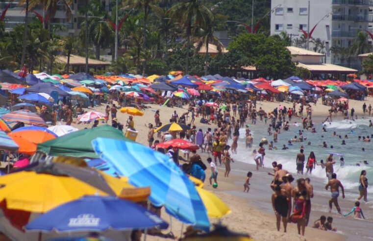 Caraguatatuba: Praia Martim de Sá é o Local Perfeito para Festa Noturna e Aventura