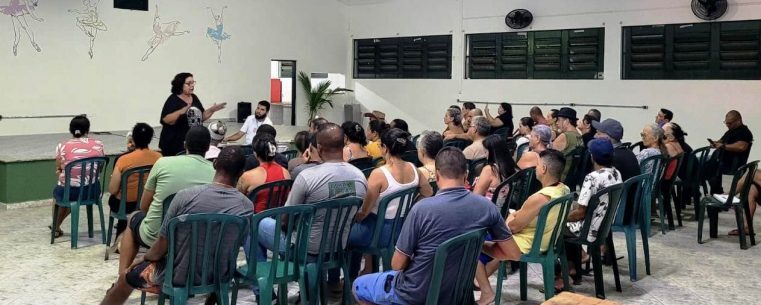 Moradores do Alto do Getuba se reúnem para definir futuro de suas casas