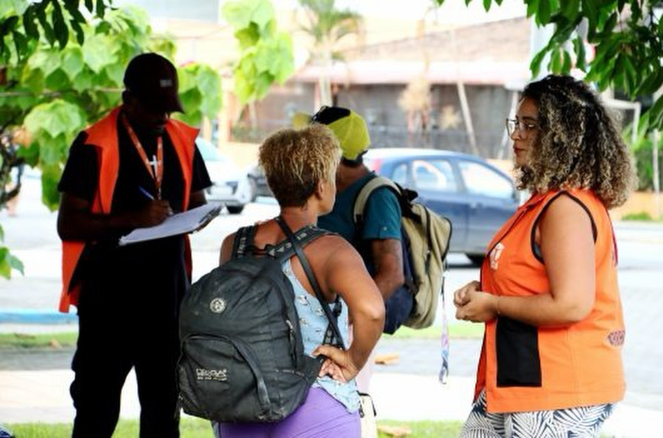 Programa social ultrapassa 2,3 mil abordagens em 45 dias nas ruas de Caraguatatuba