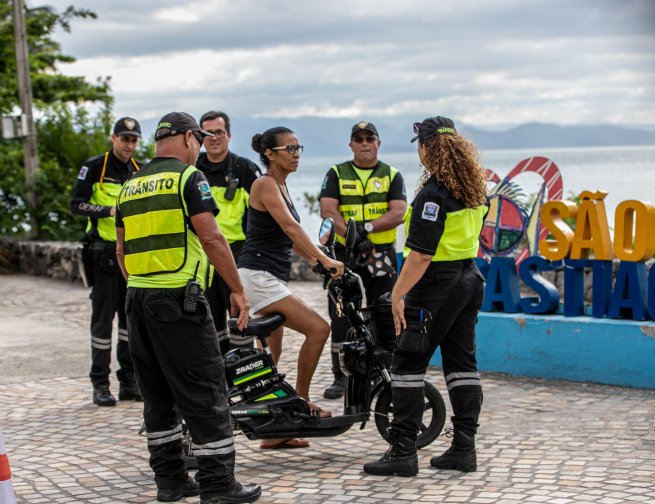 Bikers elétricos e autopropelidos são alvo de blitz na região central de São Sebastião