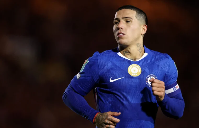 Chelsea afasta Enzo Fernández por declaração sobre a Espanha
