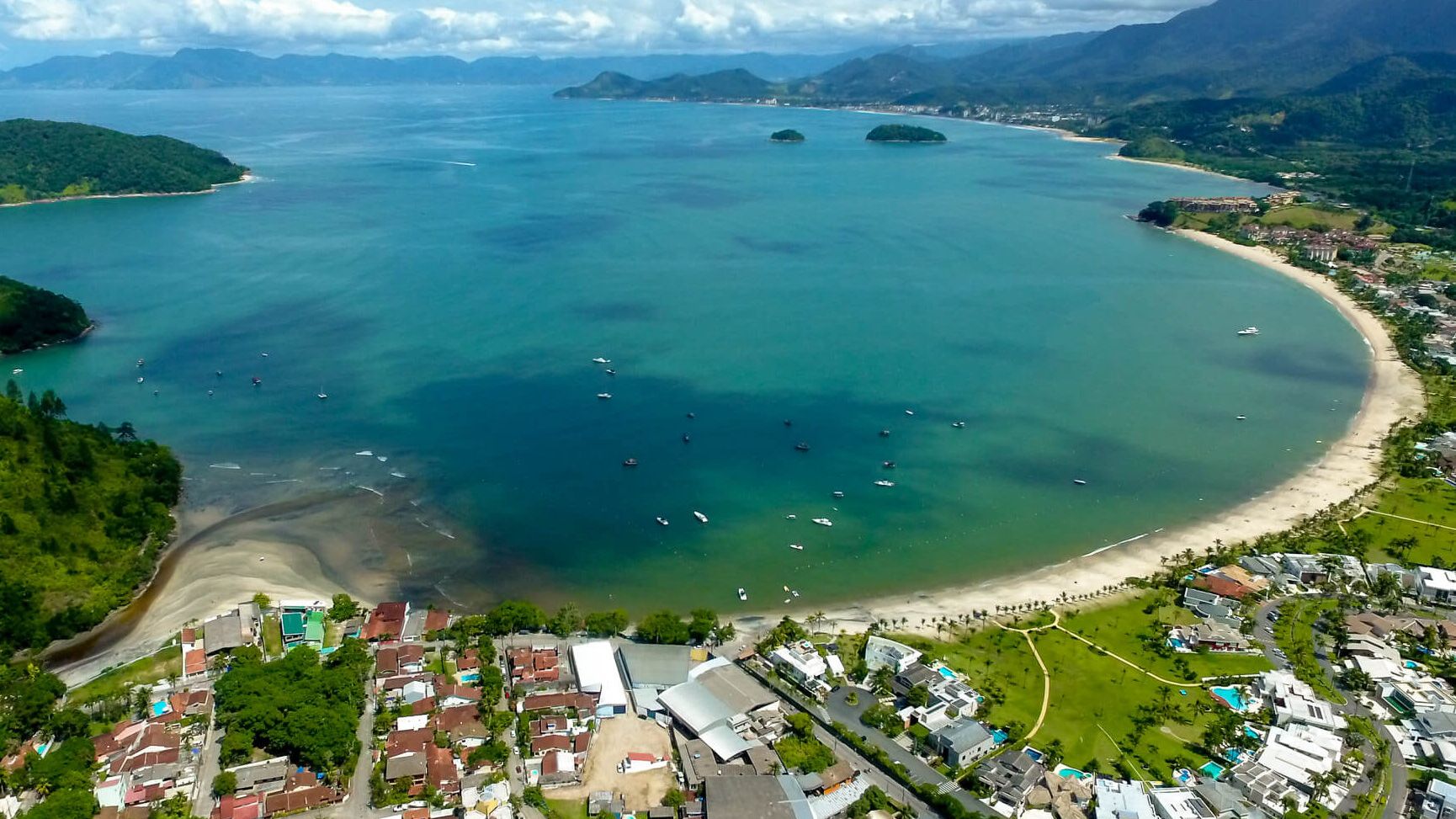 Praia da Tabatinga: O Segredo Perfeito para Diversão e Esportes Náuticos em Caraguatatuba