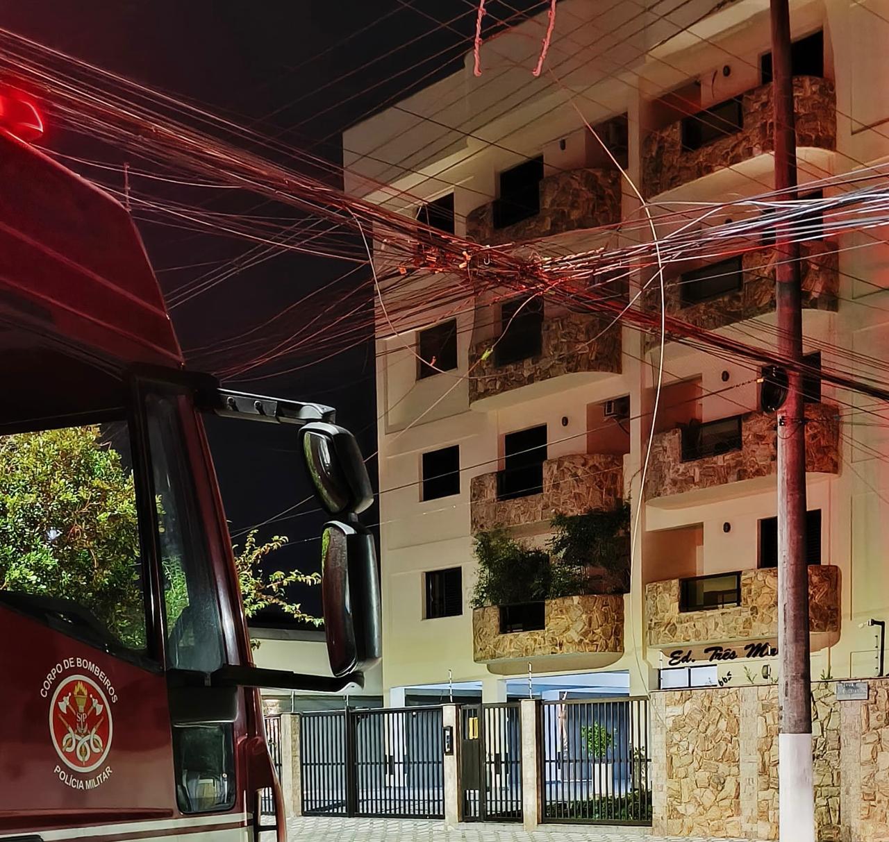 Bombeiros evitam choques elétricos em Ubatuba, cidade do Litoral Norte