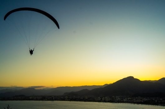 Turismo explode em Caraguatatuba: 191 novos empregos em 2025